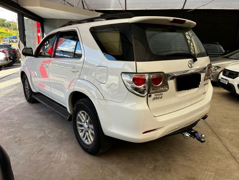 Toyota Hilux SW4 SRV D4-D 4x4 3.0 TDI Dies. Aut