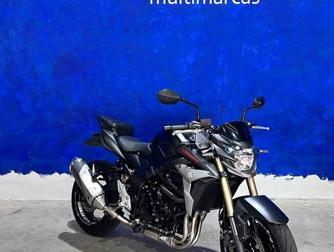 SUZUKI GSR 750