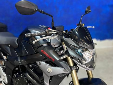 SUZUKI GSR 750