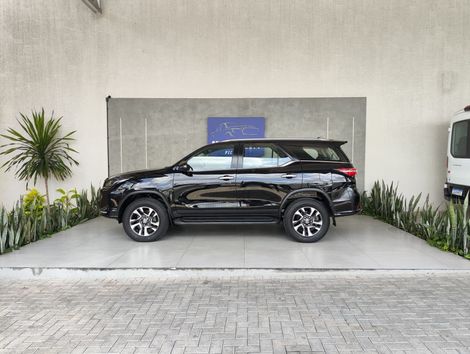 Toyota Hilux SW4 SRX Plat. 4x4 2.8 TB Die. Aut.