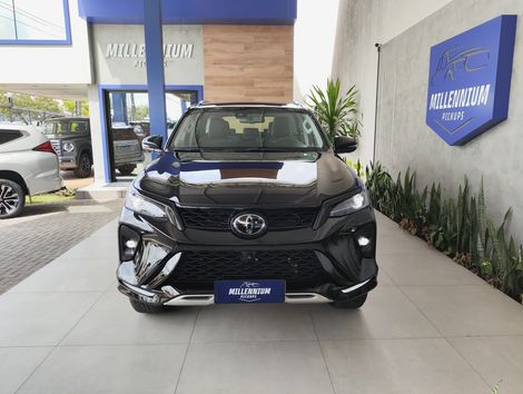 Toyota Hilux SW4 SRX Plat. 4x4 2.8 TB Die. Aut.