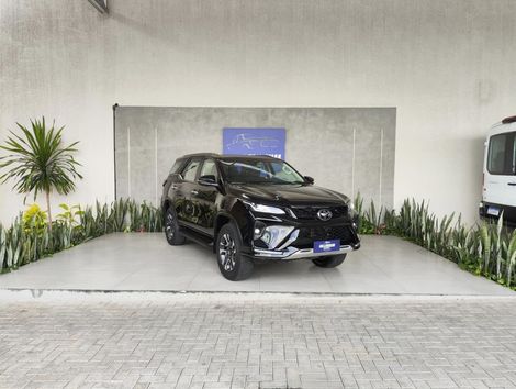 Toyota Hilux SW4 SRX Plat. 4x4 2.8 TB Die. Aut.