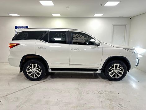 Toyota Hilux SW4 SRX 4x4 2.8 TDI 16V Dies. Aut.