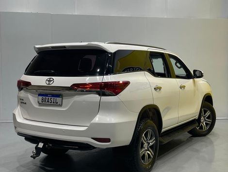 Toyota Hilux SW4 SR 4x2 2.7/ 2.7 Flex 16V Aut.