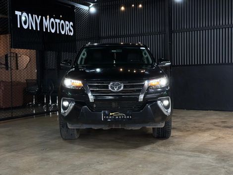 Toyota Hilux SW4 SRX 4x4 2.8 TDI 16V Dies. Aut.