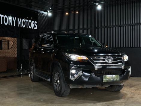 Toyota Hilux SW4 SRX 4x4 2.8 TDI 16V Dies. Aut.