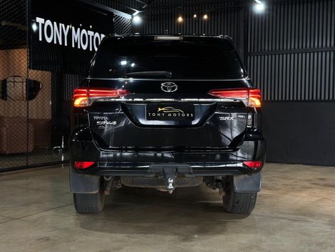 Toyota Hilux SW4 SRX 4x4 2.8 TDI 16V Dies. Aut.