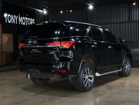 Toyota Hilux SW4 SRX 4x4 2.8 TDI 16V Dies. Aut.