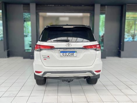 Toyota Hilux SW4 SR 4x2 2.7/ 2.7 Flex 16V Aut.