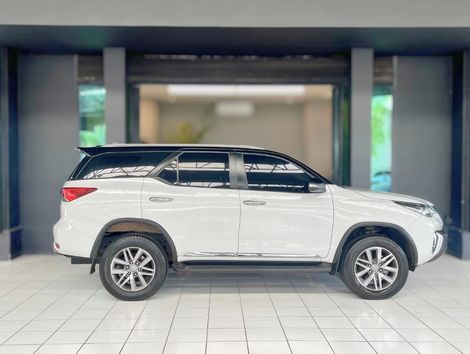 Toyota Hilux SW4 SR 4x2 2.7/ 2.7 Flex 16V Aut.