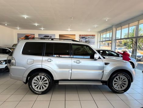 Mitsubishi Pajero HPE Full 3.2 4x4 T.I.Dies. 5p Aut