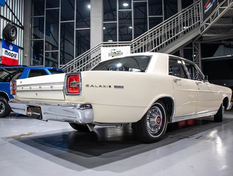 Ford GALAXIE 500