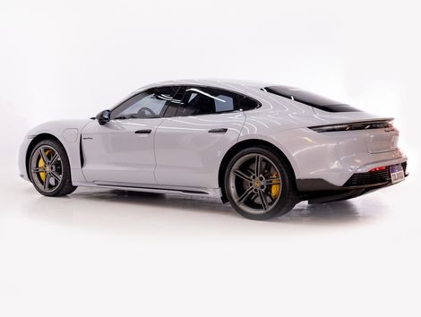 Porsche Taycan GTS (Elétrico) 