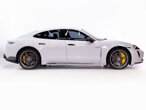 Porsche Taycan GTS (Elétrico) 