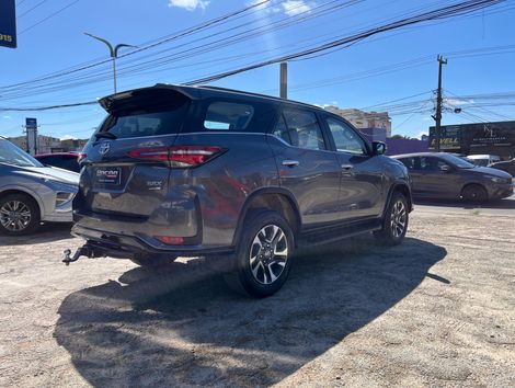 Toyota Hilux SW4 SRX Plat. 4x4 2.8 TB Die. Aut.