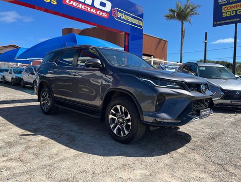 Toyota Hilux SW4 SRX Plat. 4x4 2.8 TB Die. Aut.