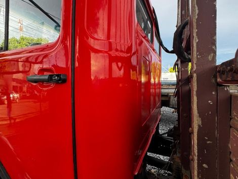 MERCEDES-BENZ L-2013 3-Eixos 2p (diesel)