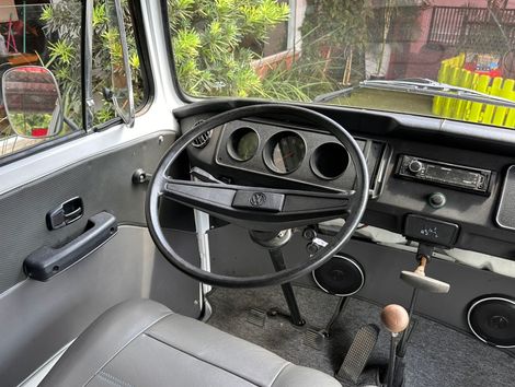 VolksWagen Kombi Standard/ Luxo/ Série Prata