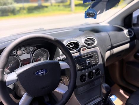 Ford Focus 1.6 S/SE/SE Plus Flex 8V/16V  5p