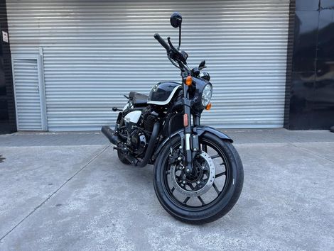 Royal Enfield Shotgun 650 Mid