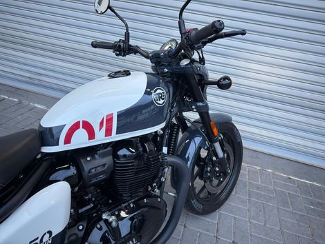 Royal Enfield Shotgun 650 Mid