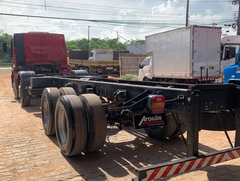 VOLKSWAGEN 24-250 E Constellation 3-Eixos 2p (diese