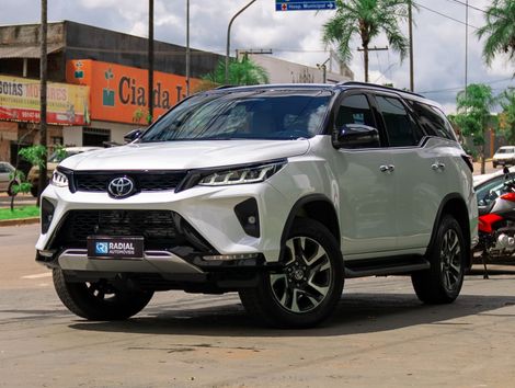 Toyota Hilux SW4 Diamond 2.8 TB 4x4 Die. Aut.