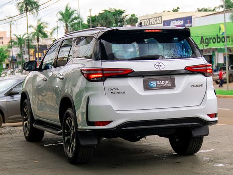 Toyota Hilux SW4 Diamond 2.8 TB 4x4 Die. Aut.