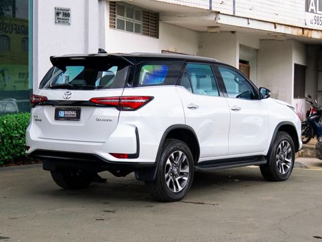 Toyota Hilux SW4 Diamond 2.8 TB 4x4 Die. Aut.