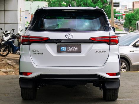 Toyota Hilux SW4 Diamond 2.8 TB 4x4 Die. Aut.