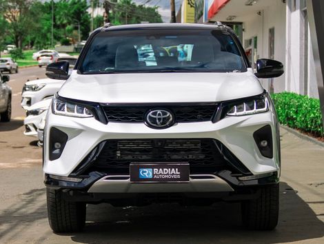 Toyota Hilux SW4 Diamond 2.8 TB 4x4 Die. Aut.