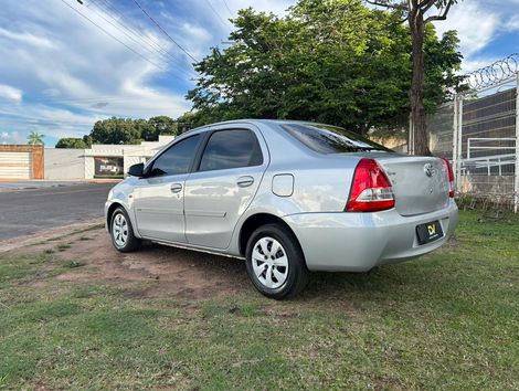 Toyota ETIOS XS Sedan1.5 Flex 16V 4p Mec.