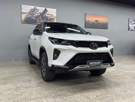 Toyota Hilux SW4 SRX Plat. 4x4 2.8 TB Die. Aut.