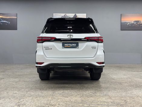 Toyota Hilux SW4 SRX Plat. 4x4 2.8 TB Die. Aut.