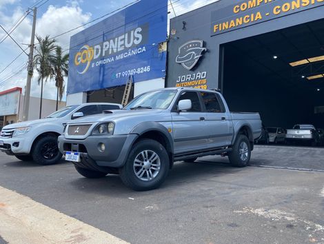 Mitsubishi L200 OUTDOOR HPE 2.5 4x4 CD T.Dies. Mec.