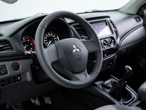 Mitsubishi L200 Tri. Outd. GLX 2.4 CD 4x4 Die. Mec.