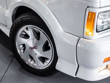 GMC GMC TYPHOON TURBO