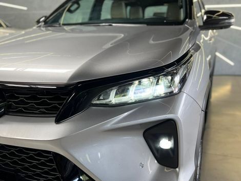 Toyota Hilux SW4 Diamond 2.8 TB 4x4 Die. Aut.