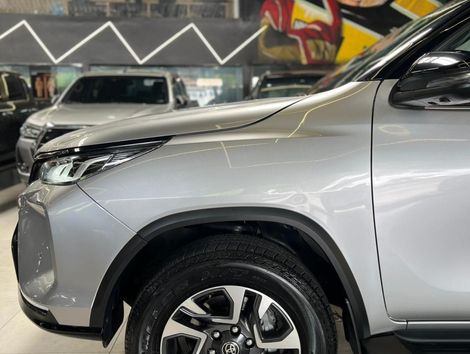 Toyota Hilux SW4 Diamond 2.8 TB 4x4 Die. Aut.