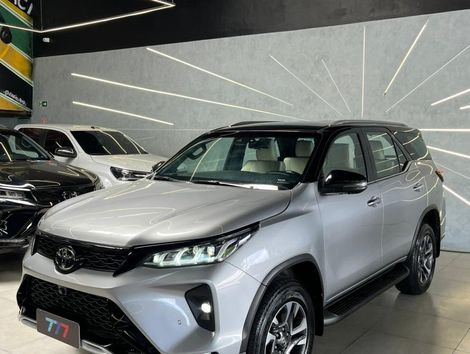 Toyota Hilux SW4 Diamond 2.8 TB 4x4 Die. Aut.