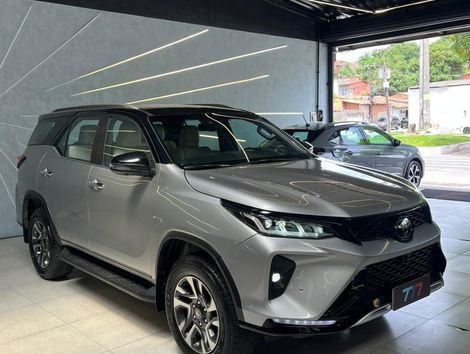 Toyota Hilux SW4 Diamond 2.8 TB 4x4 Die. Aut.