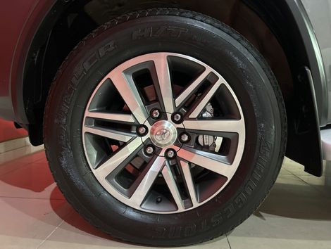 Toyota Hilux SW4 SRX 4x4 2.8 TDI 16V Dies. Aut.