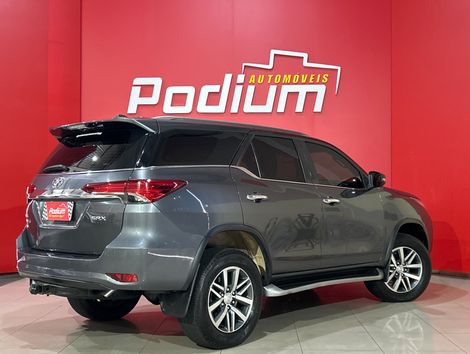 Toyota Hilux SW4 SRX 4x4 2.8 TDI 16V Dies. Aut.