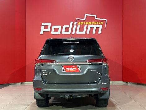 Toyota Hilux SW4 SRX 4x4 2.8 TDI 16V Dies. Aut.