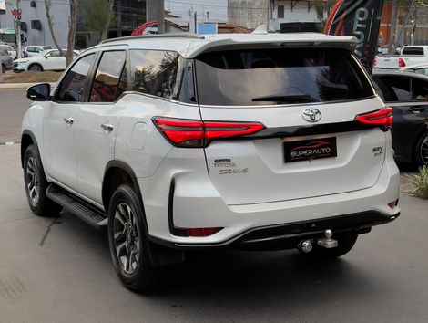 Toyota Hilux SW4 SRX 4x4 2.8 TDI 16V Dies. Aut.