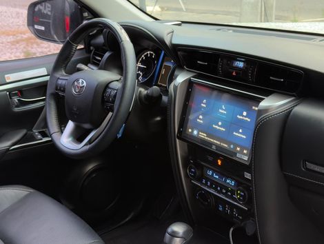 Toyota Hilux SW4 SRX 4x4 2.8 TDI 16V Dies. Aut.