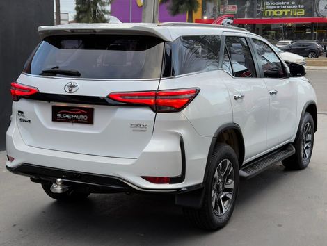 Toyota Hilux SW4 SRX 4x4 2.8 TDI 16V Dies. Aut.