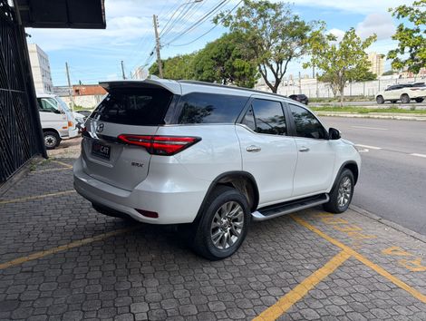 Toyota Hilux SW4 SRX 4x4 2.8 TDI 16V Dies. Aut.