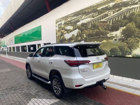 Toyota Hilux SW4 SRX 4x4 2.8 TDI 16V Dies. Aut.