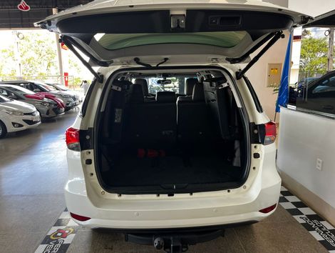 Toyota Hilux SW4 SRX 4x4 2.8 TDI 16V Dies. Aut.